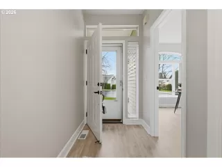 Photo #4: 229544433 Listing