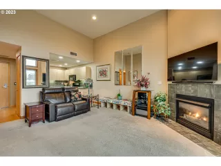 Photo #4: 23000049 Listing