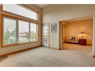 Photo #5: 23000049 Listing