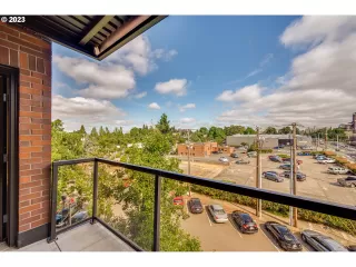 Photo #6: 23000049 Listing