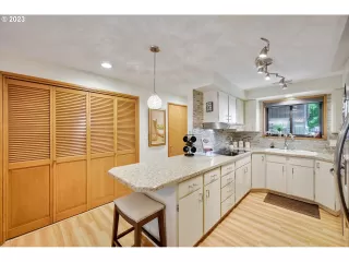 Photo #5: 23001458 Listing 