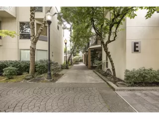 Photo #2: 23001499 Listing