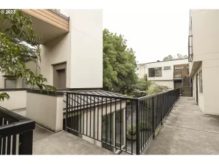 Photo #3: 23001499 Listing