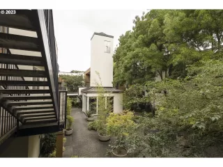 Photo #5: 23001499 Listing