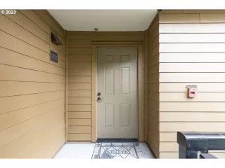 Photo #6: 23001499 Listing