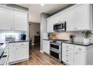 Photo #5: 23001894 Listing