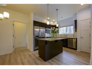 Photo #4: 23003686 Listing