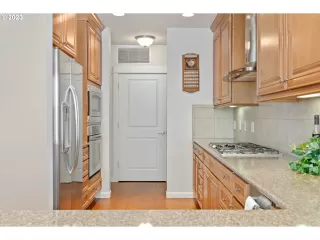 Photo #6: 23004553 Listing