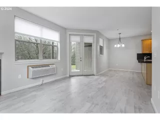 Photo #6: 23004798 Listing