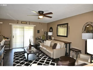 Photo #4: 23004996 Listing