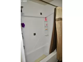 Photo #5: 23004996 Listing