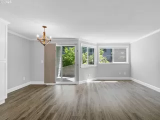 Photo #4: 23005601 Listing