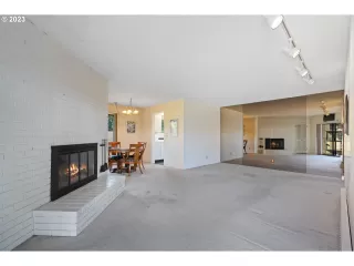 Photo #3: 23006551 Listing