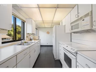 Photo #5: 23006551 Listing