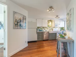 Photo #6: 23008432 Listing 