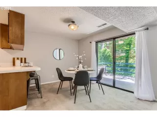 Photo #6: 23009548 Listing