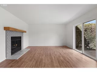 Photo #4: 23010093 Listing