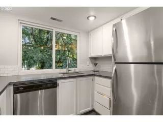 Photo #6: 23011172 Listing 