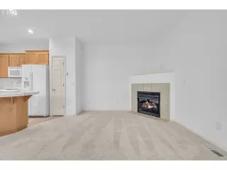 Photo #4: 23012072 Listing