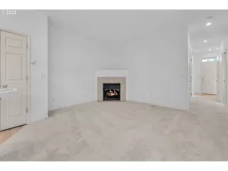 Photo #5: 23012072 Listing