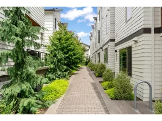 Photo #4: 23014275 Listing