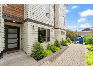 Photo #5: 23014275 Listing