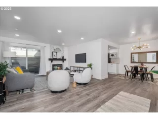 Photo #3: 230157811 Listing