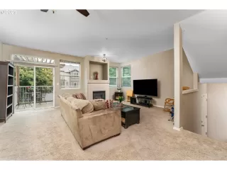 Photo #3: 23015932 Listing