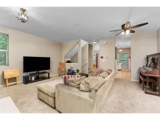 Photo #4: 23015932 Listing