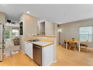 Photo #6: 23015932 Listing