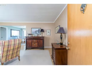 Photo #3: 23016015 Listing