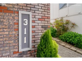 Photo #3: 23018629 Listing