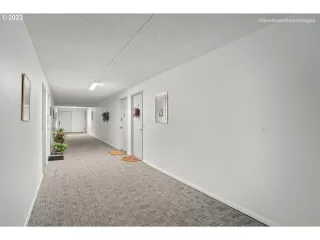 Photo #4: 23018629 Listing