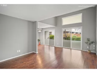 Photo #5: 23018629 Listing