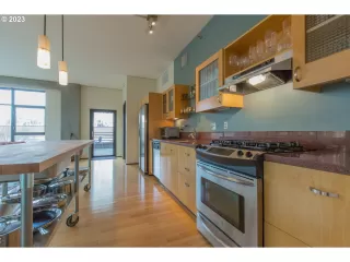 Photo #3: 23018667 Listing