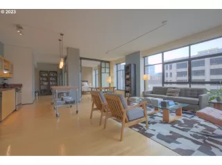 Photo #4: 23018667 Listing