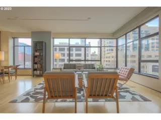 Photo #5: 23018667 Listing