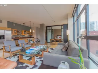 Photo #6: 23018667 Listing