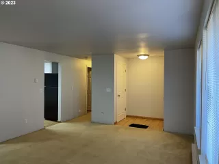 Photo #6: 23019158 Listing