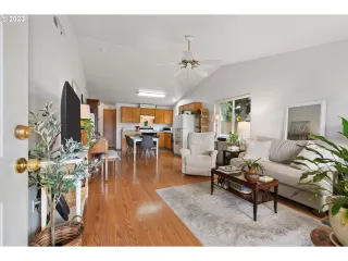 Photo #5: 23019858 Listing