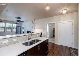 Photo #5: 23019897 Listing 