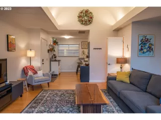 Photo #4: 23019925 Listing