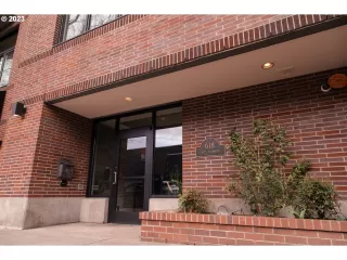 Photo #3: 23020026 Listing