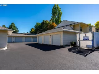 Photo #5: 23020619 Listing