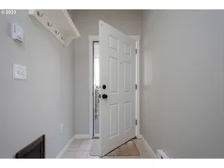 Photo #3: 23021467 Listing