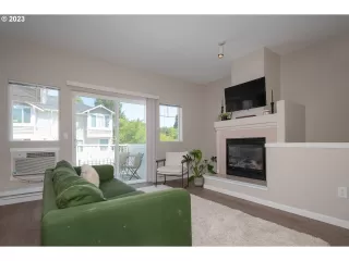 Photo #5: 23021467 Listing