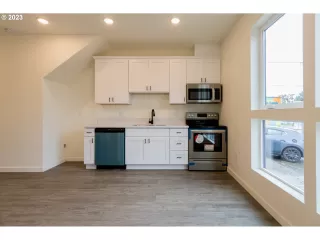 Photo #2: 23022132 Listing