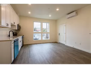 Photo #3: 23022132 Listing