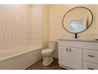 Photo #5: 23022132 Listing