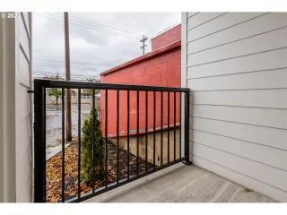 Photo #6: 23022132 Listing